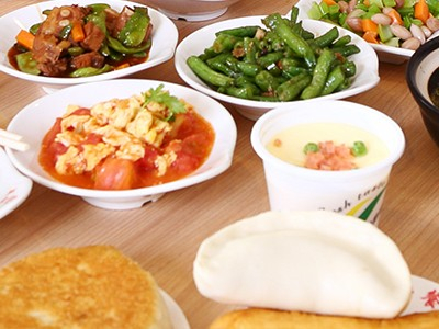煙臺藍(lán)白食品每日為十余萬市民提供放心三餐